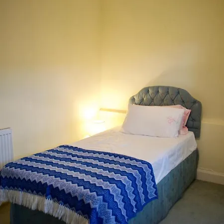 Apartment Spacious In *