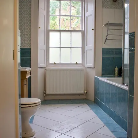 Spacious In Apartment Edinburgh