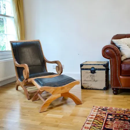 Spacious In Apartment *