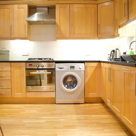 Spacious In Apartment *