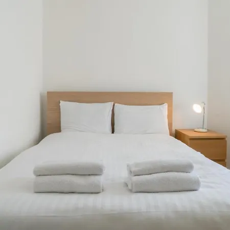 Old Town Gem Fab Grassmarket Flat Castle Views דירה אדינבורו