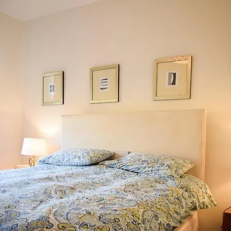 Stylish And Spacious 3-Bedroom Home In Edinburgh Apartment