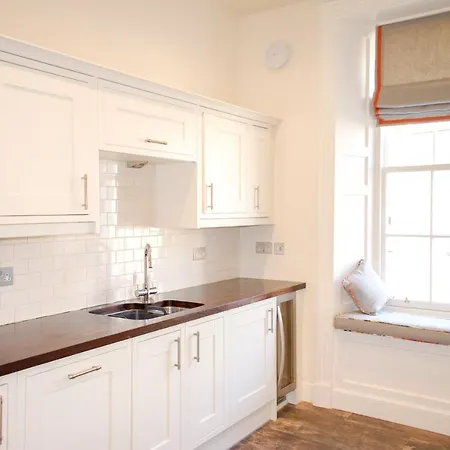 Elegant 2 Bedroom In New Town