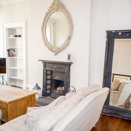 Elegant 2 Bedroom In New Town