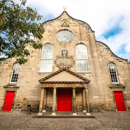 Stylish Royal Mile Apt Heart Of Historic Old Town Apartment Edinburgh