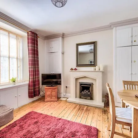 Apartment Stylish Royal Mile Apt Heart Of Historic Old Town