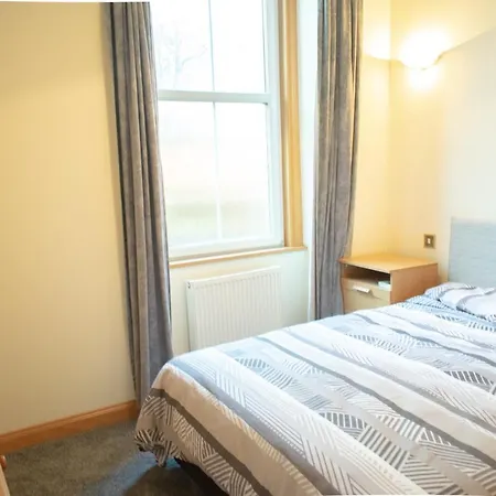 2 Bedroom Near Portobello Beach Apartment *