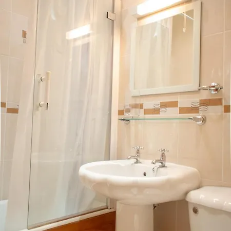 2 Bedroom Near Portobello Beach Apartment *