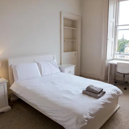 Silver Lining - Luxury Thirlestane Road. *