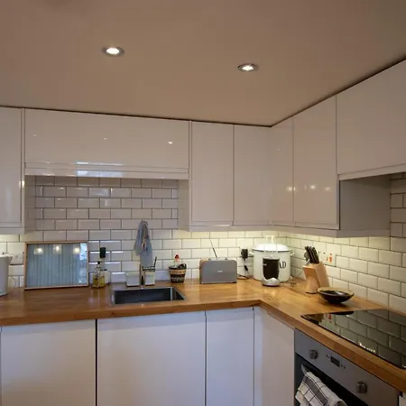 2 Bedroom In Georgian New Town Apartment Edinburgh