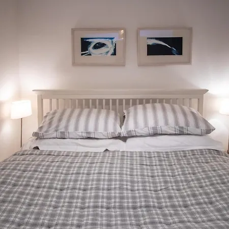2 Bedroom In Georgian New Town Edinburgh