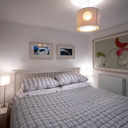 Apartment 2 Bedroom In Georgian New Town *