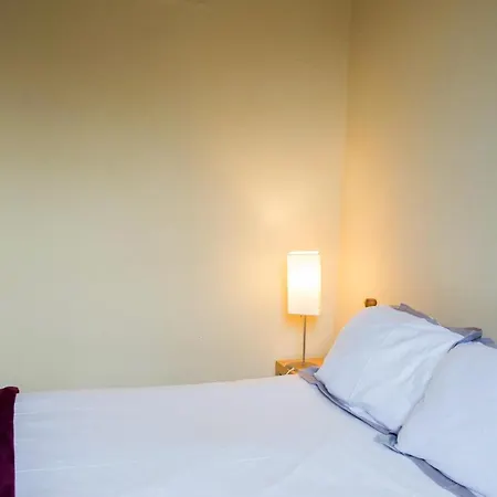Spacious 4 Bedroom New Town 爱丁堡