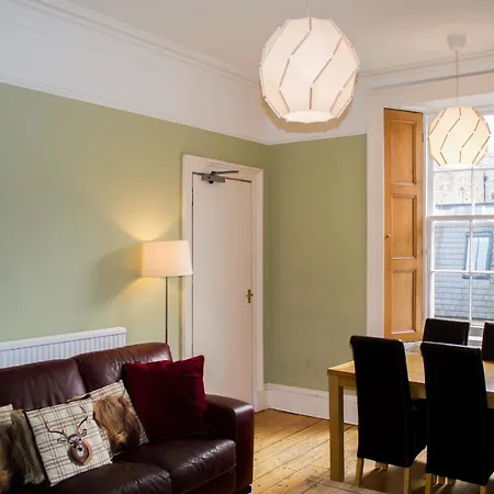 Spacious 4 Bedroom New Town