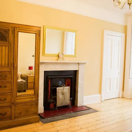 Spacious 4 Bedroom New Town 公寓 *