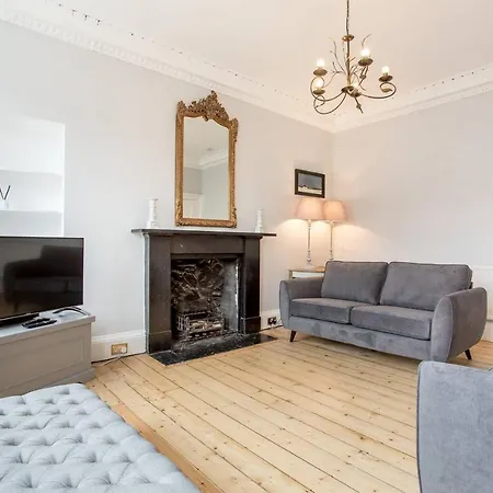 Spacious New Town 3 Bedroom Apartamento *