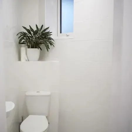 Bright Comfortable Studio Aptartment In Leith Edinburgh