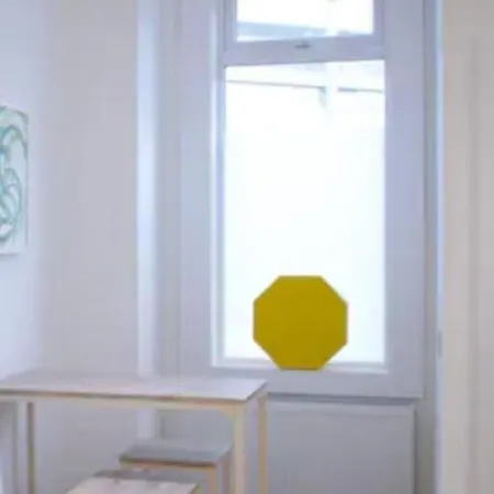 Bright Comfortable Studio Aptartment In Leith Edinburgh