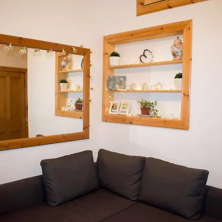 Appartement Traditional 1 Bedroom Colony Flat In *