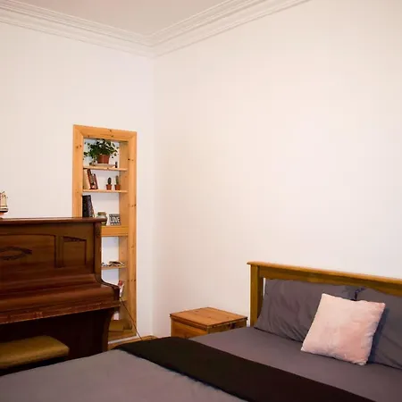 Traditional 1 Bedroom Colony Flat In * Édimbourg