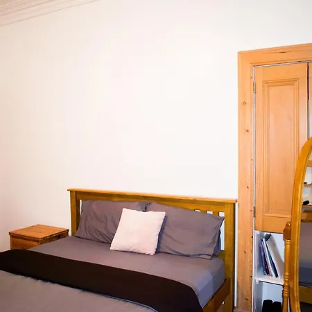 Appartement Traditional 1 Bedroom Colony Flat In *