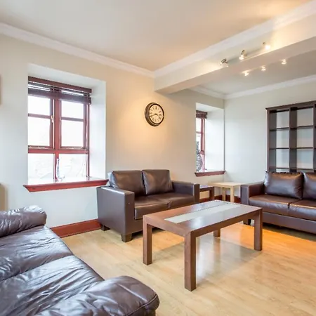 2 Bedroom By Leith's Shore * Edinburgh