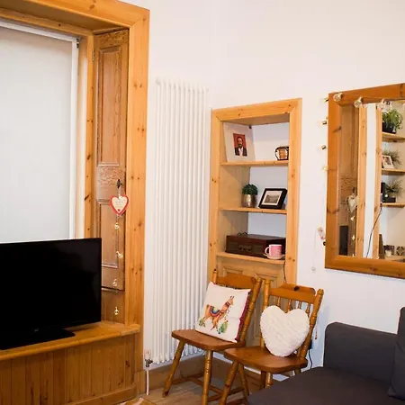 Traditional 1 Bedroom Colony Flat In Appartement *