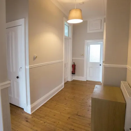 Luxury 2 Bed Apartment, Short Walk To Central Edinburgh