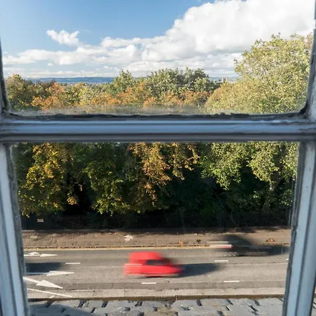 Queen St: Superb Penthouse Flat W/roof Terrace Apartment