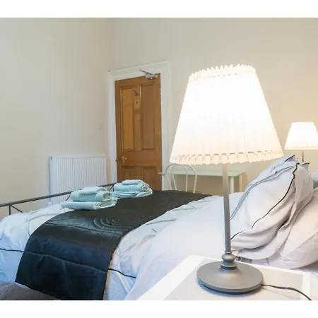 Wonderfully Located Flat In Marchmont, *