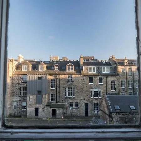 Queen St: Superb Penthouse Flat W/roof Terrace *