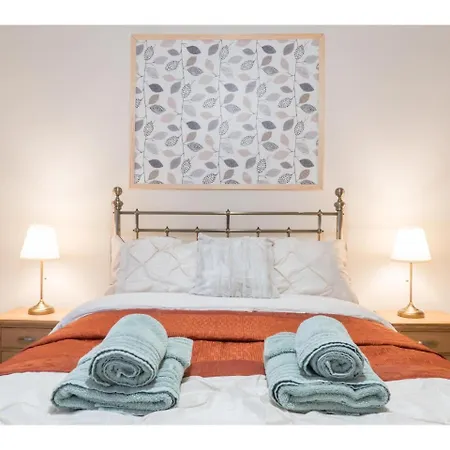 Wonderfully Located Flat In Marchmont,