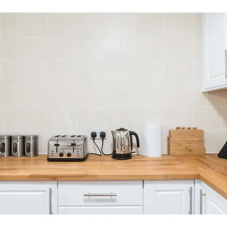 Wonderfully Located Flat In Marchmont,