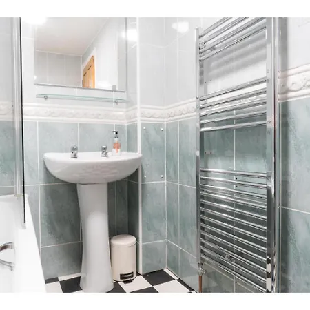 Wonderfully Located Flat In Marchmont, *