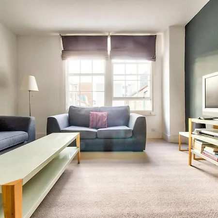 Joivy Bright 1 Bed Flat, Close To Princess Street