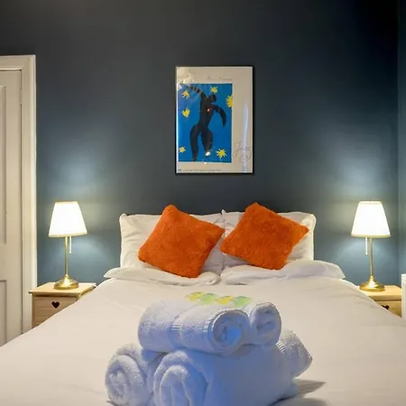 Joivy Unique&artsy Royal Mile Apt - Relive Music History *