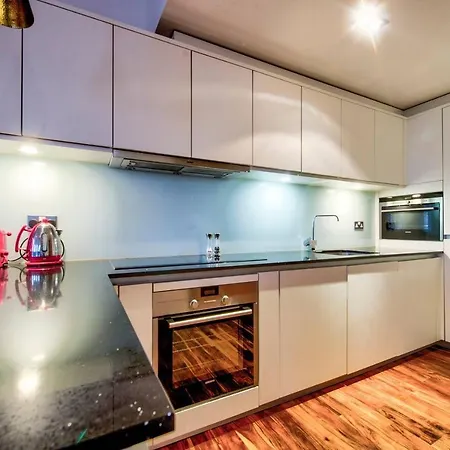 Apartment Amazing Views! North Bank Street Luxury