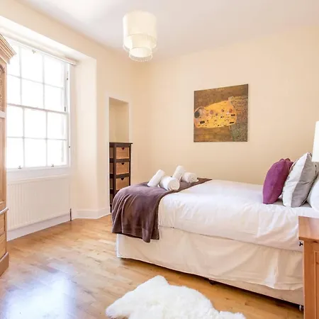 Altido Retro Castle Retreat 2bed אדינבורו