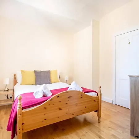 Altido Retro Castle Retreat 2bed דירה אדינבורו