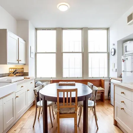 Apartment Spacious Frederick Street Flat Heart Of The Centre