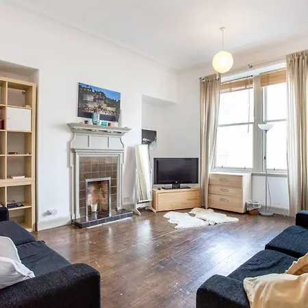 Spacious Frederick Street Flat Heart Of The Centre