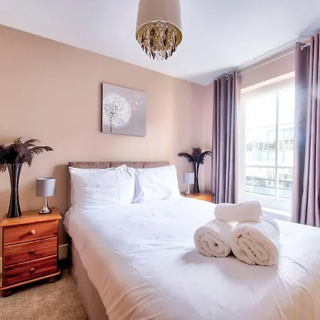 Altido Stylish 3bd City Centre Apt - Free Parking & Lift Apartment Edinburgh