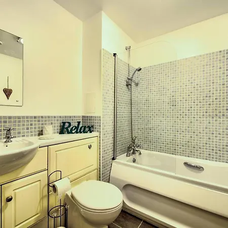 Apartment Altido Stylish 3bd City Centre Apt - Free Parking & Lift *