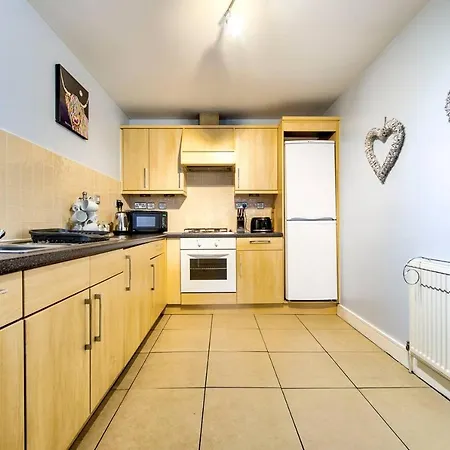 Altido Stylish 3bd City Centre Apt - Free Parking & Lift Apartment Edinburgh