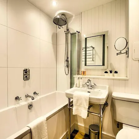 Stylish City Centre Apt W Castle View & Lift