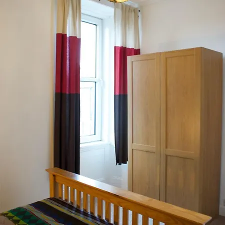 1 Bedroom In Newington Daire