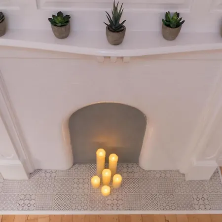 Superb Central Flat: Classy. Cool. Castle Views! 公寓