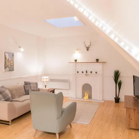 Superb Central Flat: Classy. Cool. Castle Views! Edimburgo