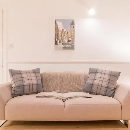 Superb Central Flat: Classy. Cool. Castle Views! Edimburgo
