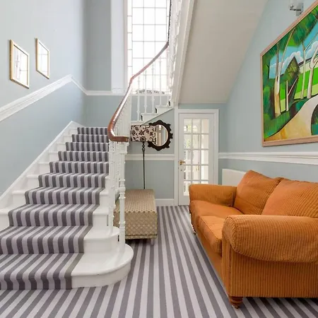 Luxury 5bd Townhouse W Private Garden&cinema בית נופש אדינבורו